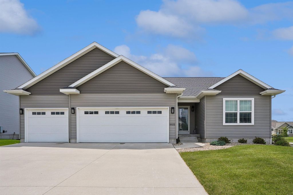 5522 Red Oak Lane, Cedar Falls, IA 50613