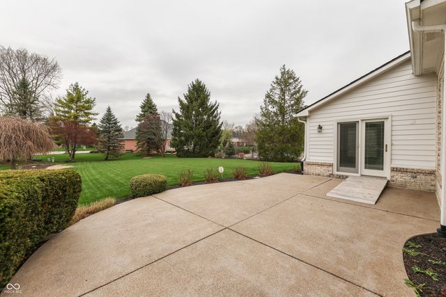 3978 Brockton Manor South Drive, Greenwood, IN 46143