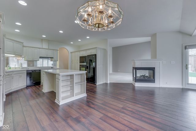 3978 Brockton Manor South Drive, Greenwood, IN 46143