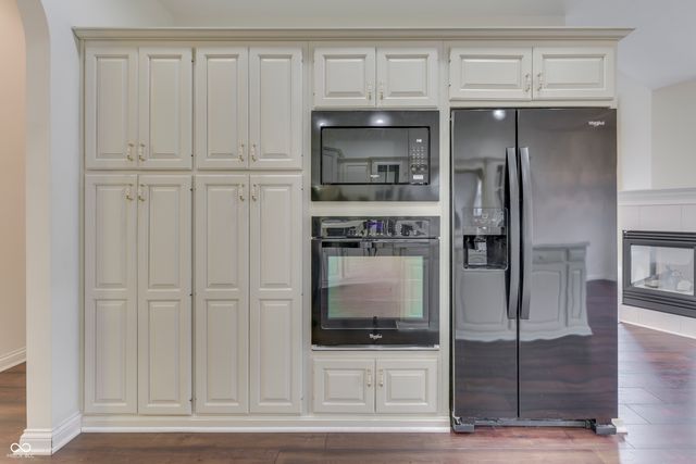 3978 Brockton Manor South Drive, Greenwood, IN 46143