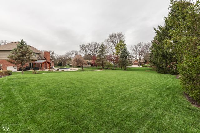 3978 Brockton Manor South Drive, Greenwood, IN 46143