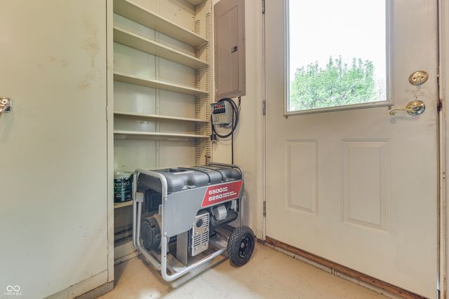 3978 Brockton Manor South Drive, Greenwood, IN 46143