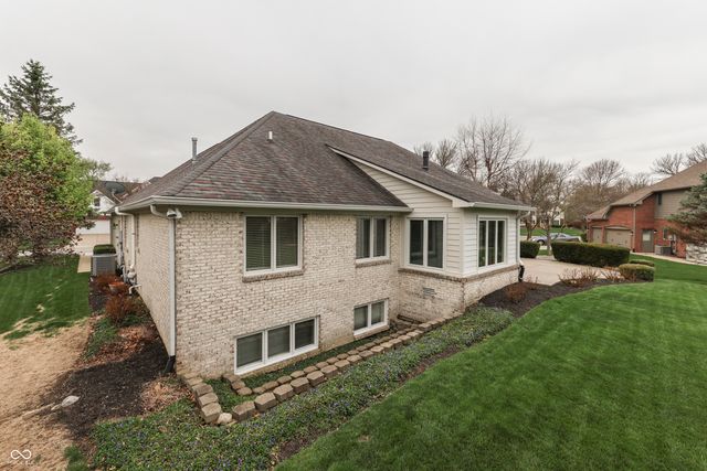 3978 Brockton Manor South Drive, Greenwood, IN 46143