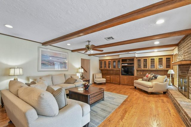 1123 Candlelight Lane, Houston, TX 77018