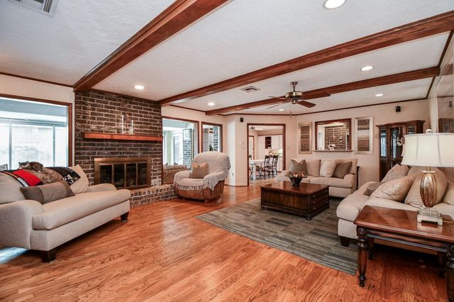 1123 Candlelight Lane, Houston, TX 77018