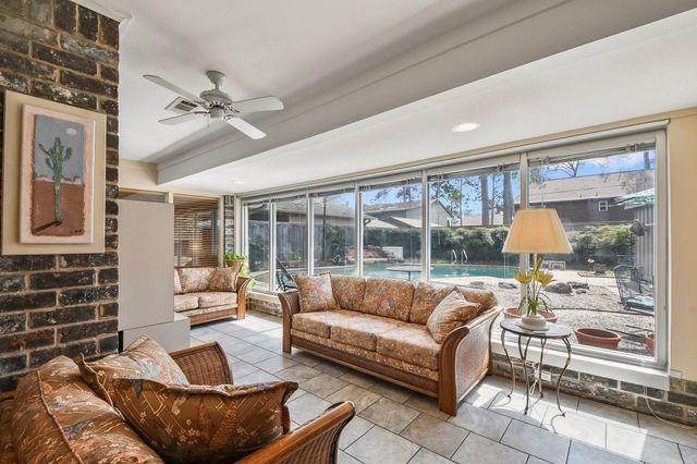 1123 Candlelight Lane, Houston, TX 77018