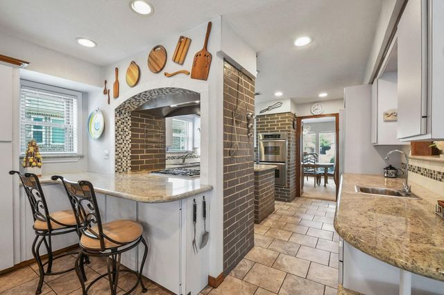 1123 Candlelight Lane, Houston, TX 77018