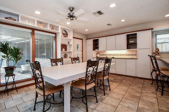 1123 Candlelight Lane, Houston, TX 77018