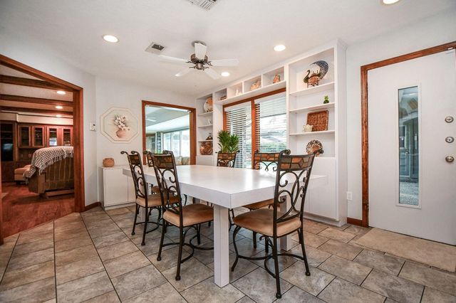 1123 Candlelight Lane, Houston, TX 77018