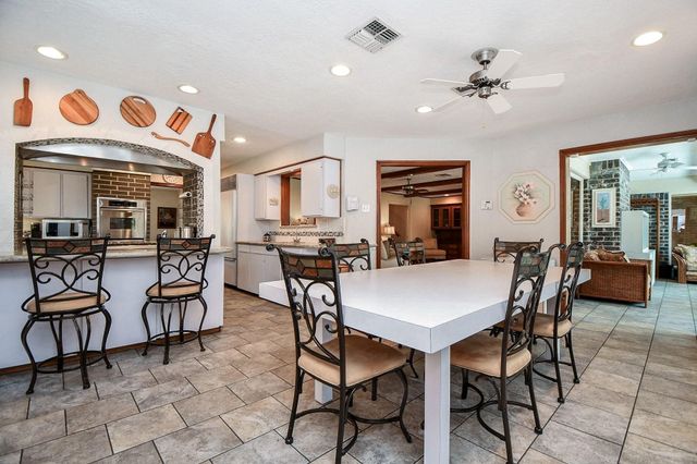 1123 Candlelight Lane, Houston, TX 77018