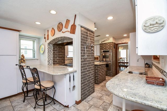 1123 Candlelight Lane, Houston, TX 77018