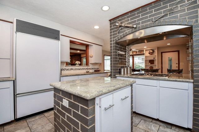 1123 Candlelight Lane, Houston, TX 77018