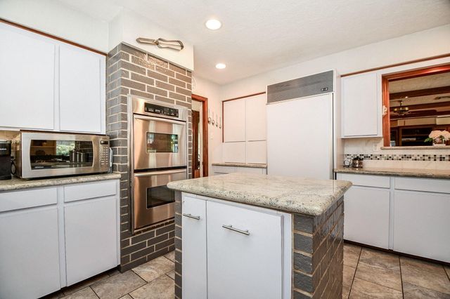 1123 Candlelight Lane, Houston, TX 77018