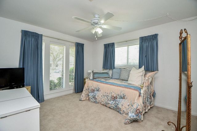 1123 Candlelight Lane, Houston, TX 77018