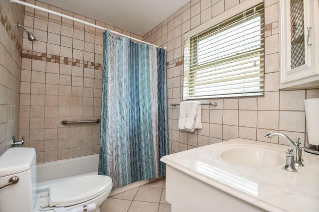 1123 Candlelight Lane, Houston, TX 77018