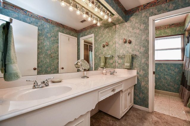 1123 Candlelight Lane, Houston, TX 77018