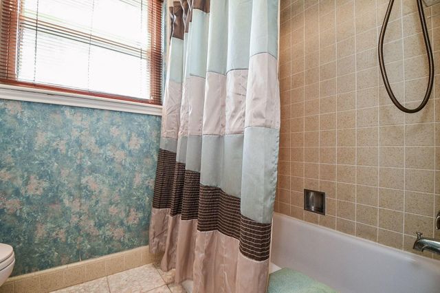 1123 Candlelight Lane, Houston, TX 77018