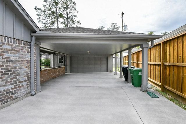 1123 Candlelight Lane, Houston, TX 77018