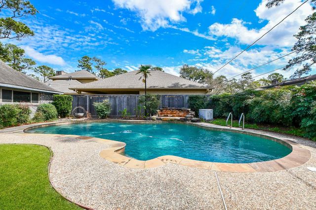 1123 Candlelight Lane, Houston, TX 77018