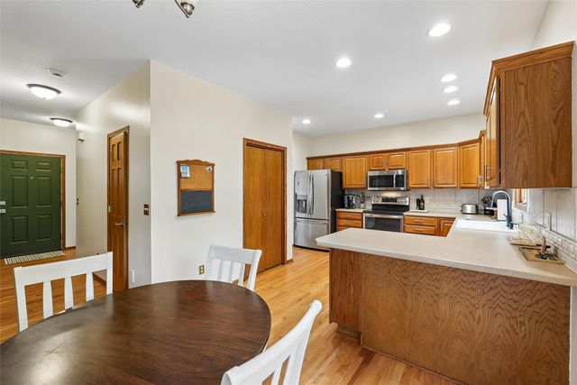 9921 Catalina Drive, Johnston, IA 50131