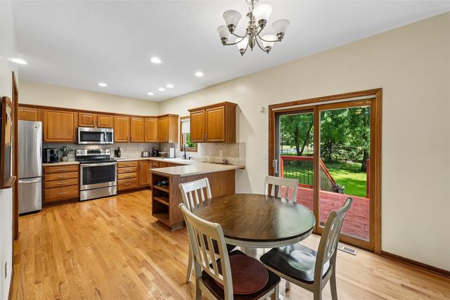 9921 Catalina Drive, Johnston, IA 50131