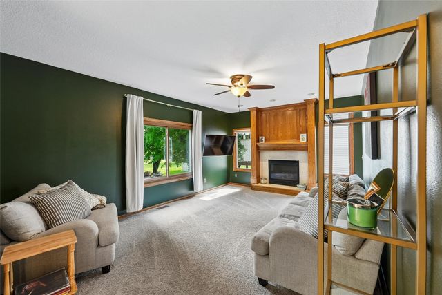 9921 Catalina Drive, Johnston, IA 50131