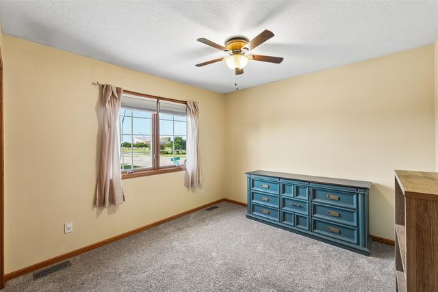 9921 Catalina Drive, Johnston, IA 50131