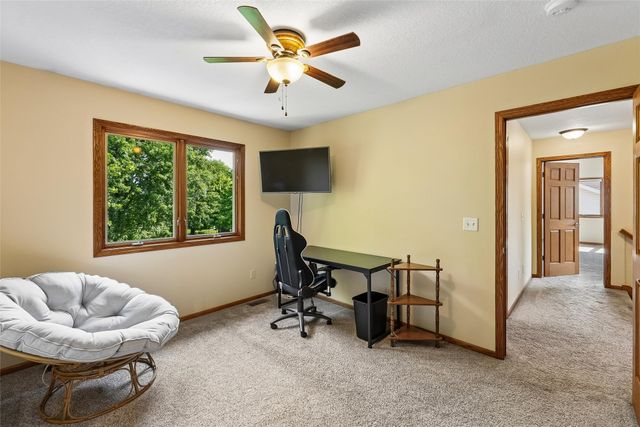 9921 Catalina Drive, Johnston, IA 50131