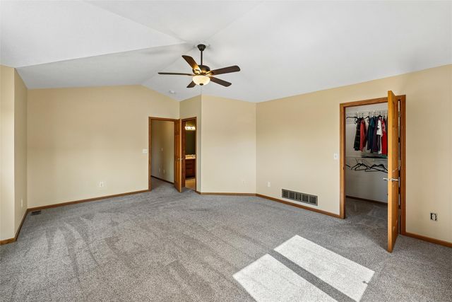 9921 Catalina Drive, Johnston, IA 50131