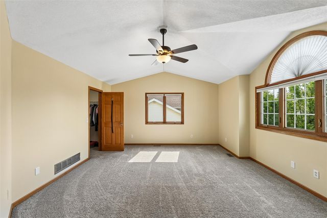 9921 Catalina Drive, Johnston, IA 50131