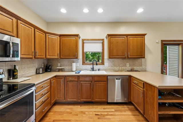 9921 Catalina Drive, Johnston, IA 50131