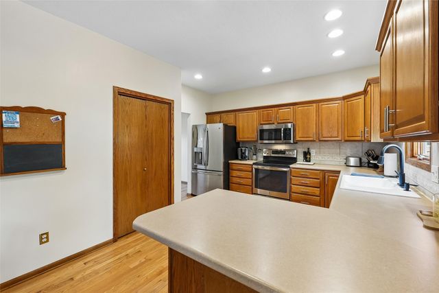 9921 Catalina Drive, Johnston, IA 50131
