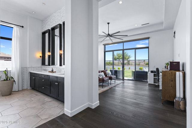 6693 S GIRALDA Avenue, Gilbert, AZ 85298