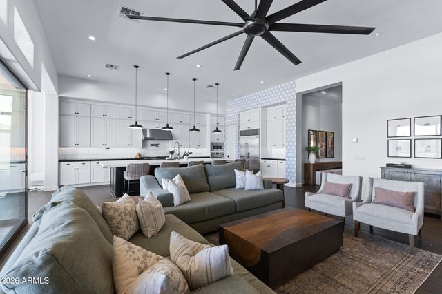 6693 S GIRALDA Avenue, Gilbert, AZ 85298