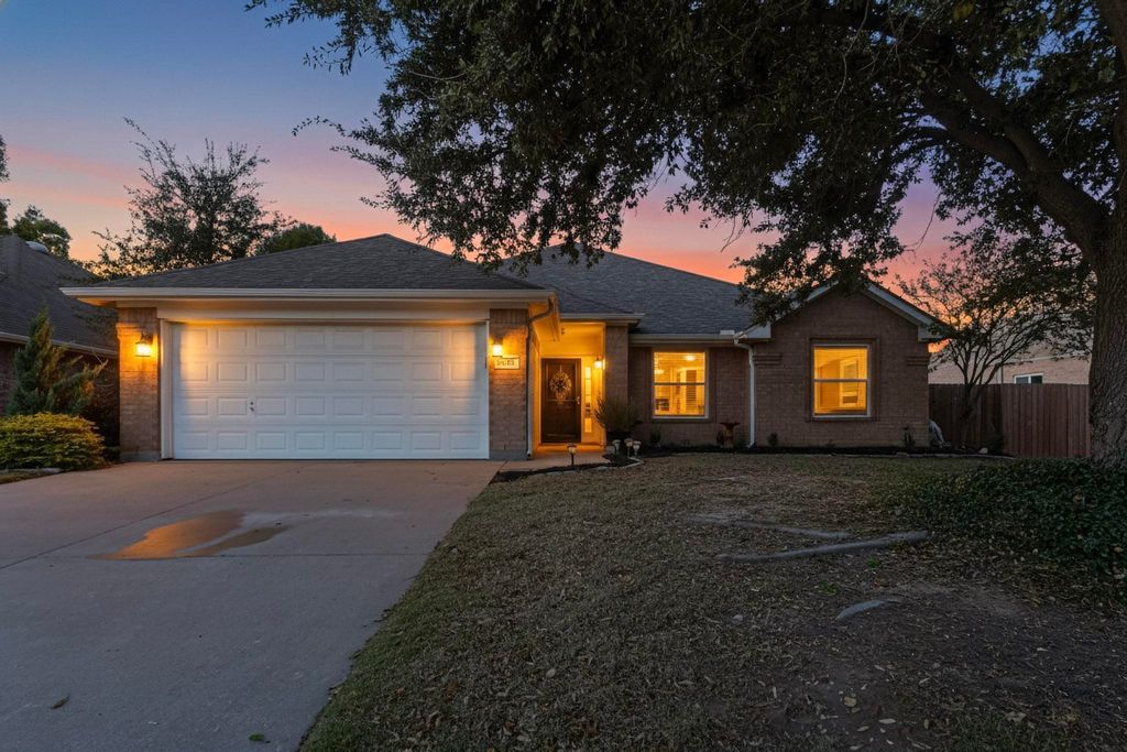 317 Vera Drive, Burleson, TX 76028