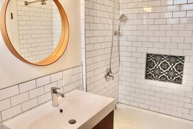 6646 26th Street 1F, Berwyn, IL 60402