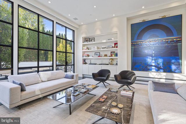 2109 DUNMORE LN NW, Washington, DC 20007