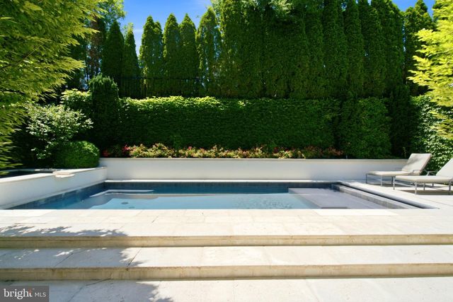 2109 DUNMORE LN NW, Washington, DC 20007