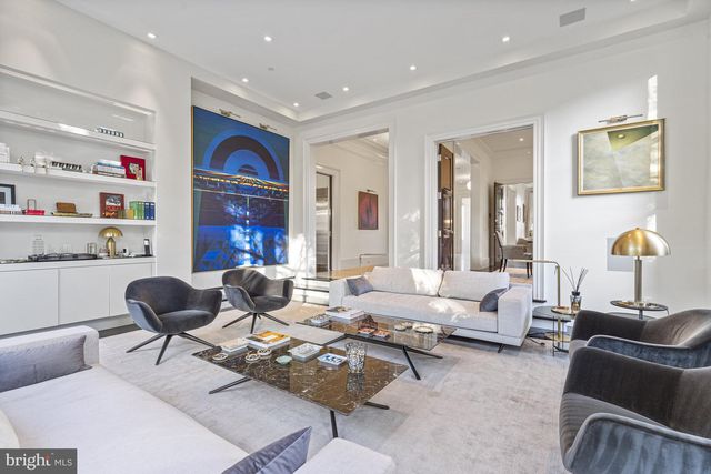 2109 DUNMORE LN NW, Washington, DC 20007