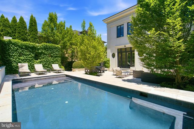 2109 DUNMORE LN NW, Washington, DC 20007