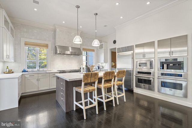 2109 DUNMORE LN NW, Washington, DC 20007