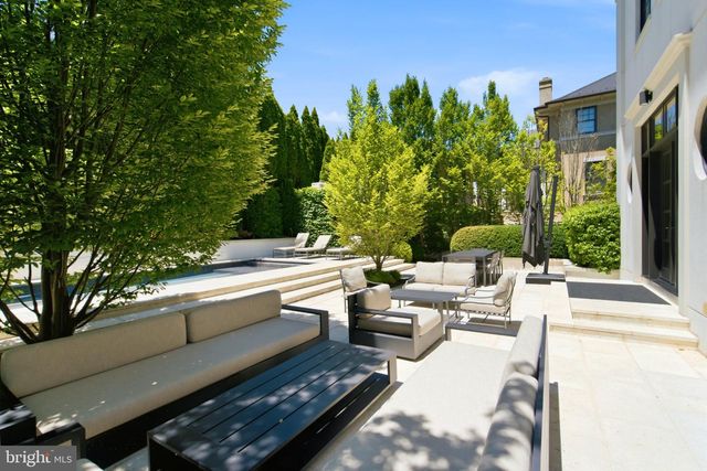 2109 DUNMORE LN NW, Washington, DC 20007