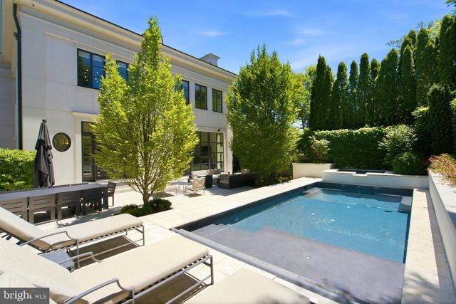 2109 DUNMORE LN NW, Washington, DC 20007