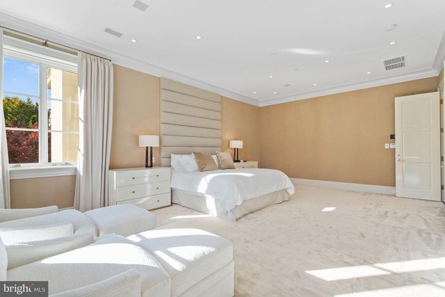 2109 DUNMORE LN NW, Washington, DC 20007