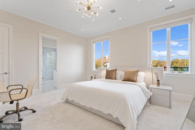 2109 DUNMORE LN NW, Washington, DC 20007