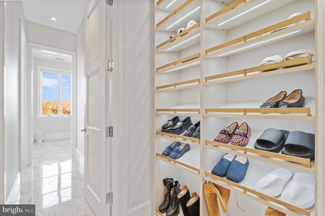 2109 DUNMORE LN NW, Washington, DC 20007