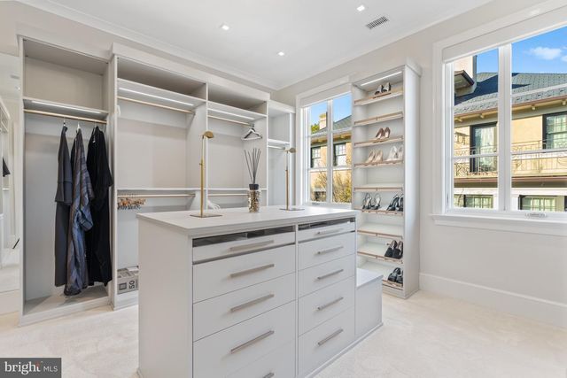 2109 DUNMORE LN NW, Washington, DC 20007