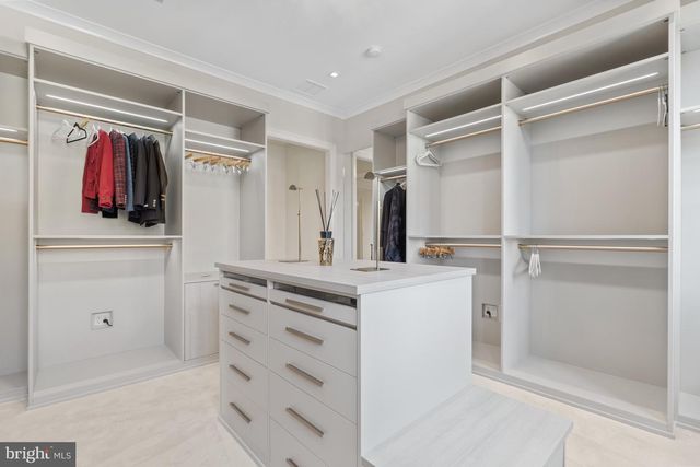 2109 DUNMORE LN NW, Washington, DC 20007