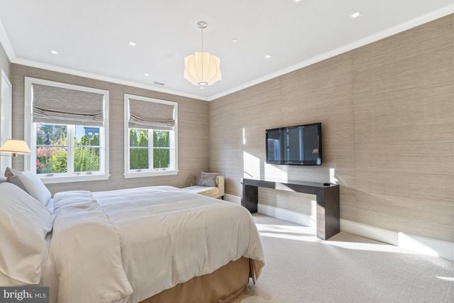 2109 DUNMORE LN NW, Washington, DC 20007