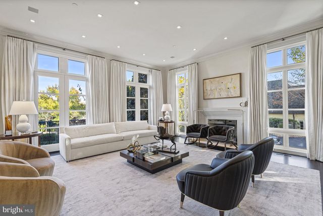 2109 DUNMORE LN NW, Washington, DC 20007